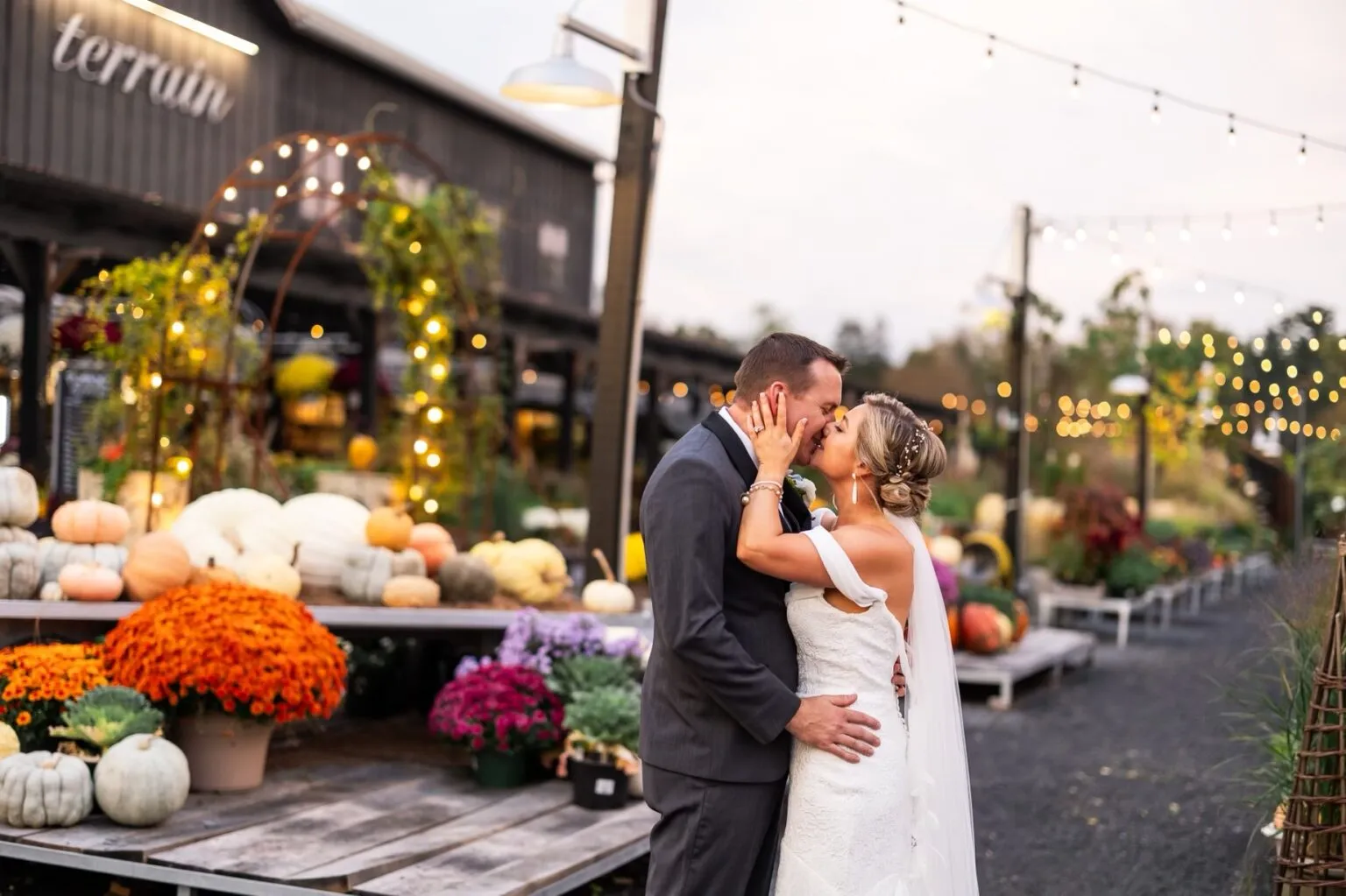 Five Must-Haves for a Breathtaking Fall Wedding - Image 04 (June 9, 2026)