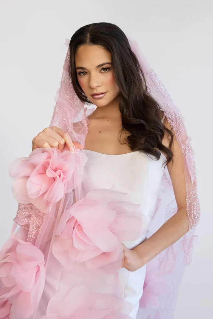 More 2026 Brides Desire Unique Veils - Image 03 (July 2, 2026)